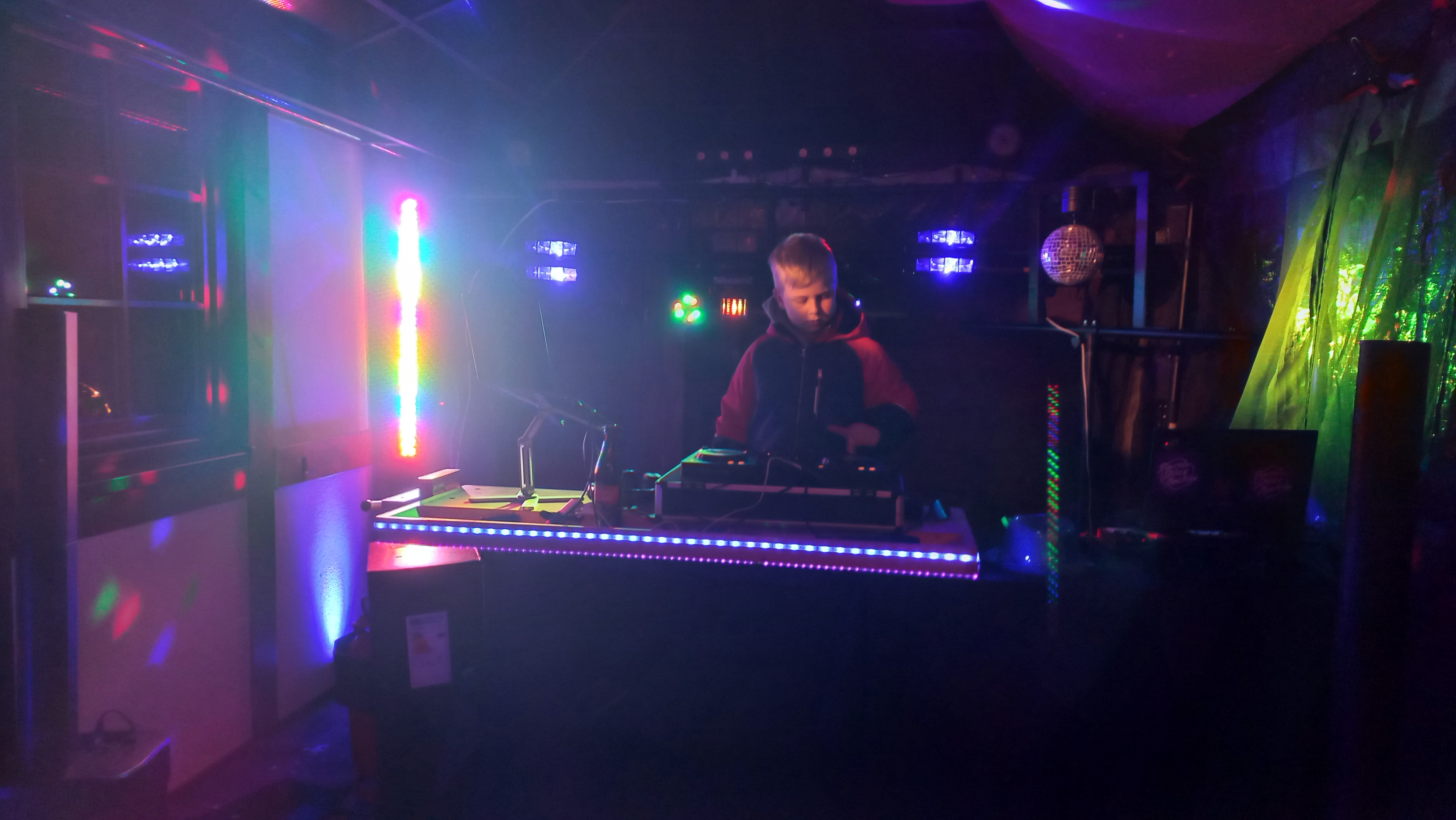 DJ MÄX am Mischpult